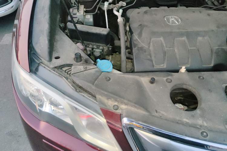 Used Acura RDX 2013 3.0L Two-Wheel Drive Elite Edition Engine Bay Right