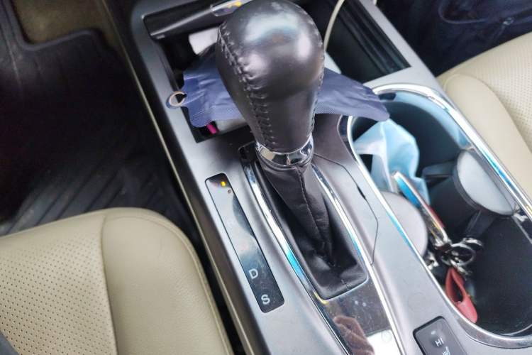 Used Acura RDX 2013 3.5L Four-Wheel Drive Luxury Edition Gear Lever