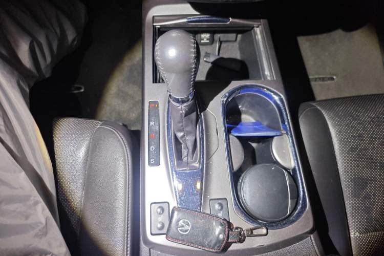Used Acura RDX 2013 3.5L Four-Wheel Drive Luxury Edition Gear Lever