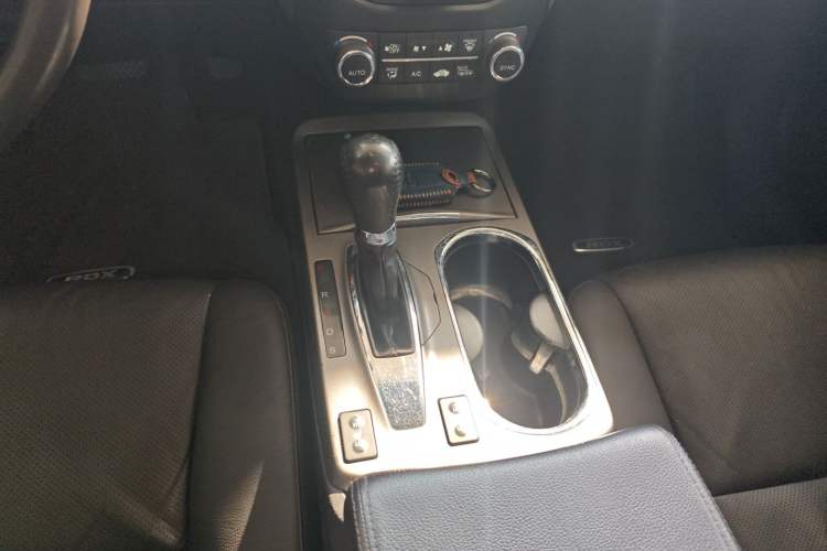 Used Acura RDX 2013 3.0L Two-Wheel Drive Elite Edition Gear Lever