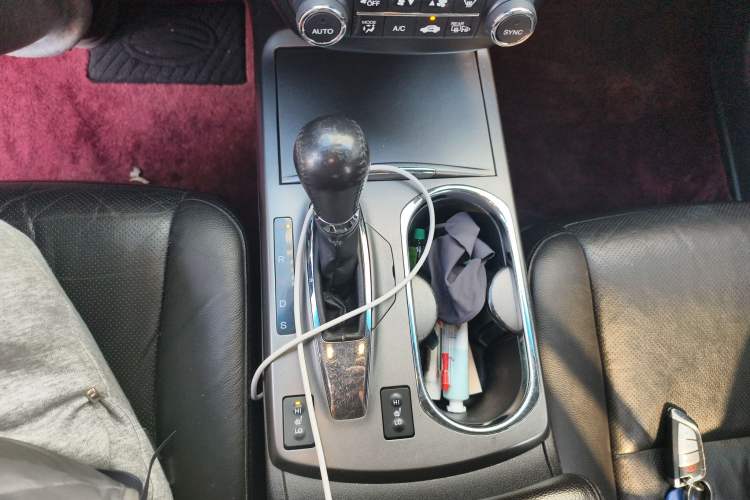 Used Acura RDX 2013 3.0L Two-Wheel Drive Elite Edition Gear Lever