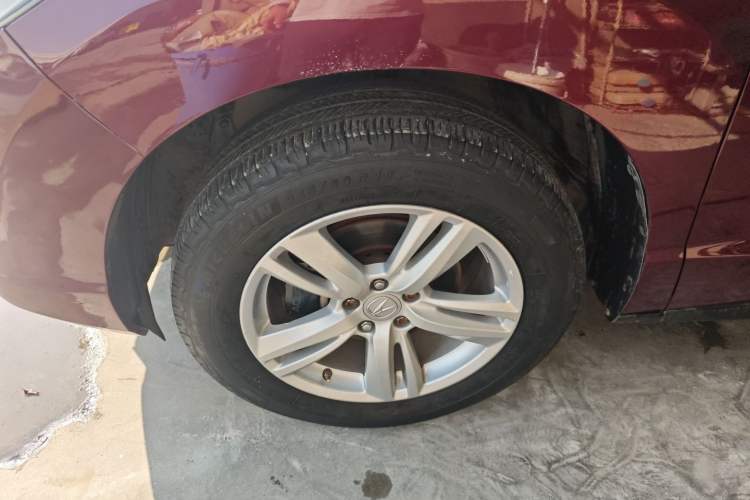 Used Acura RDX 2013 3.0L Two-Wheel Drive Elite Edition Left Front Wheel Hub