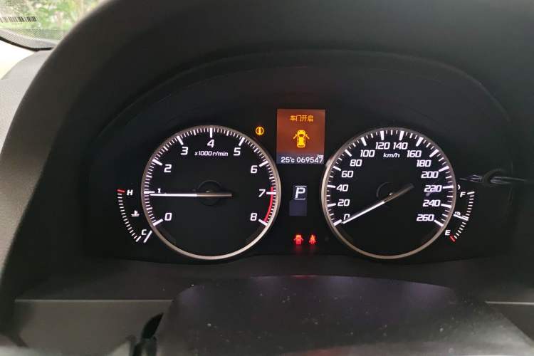 Used Acura RDX 2013 3.0L Two-Wheel Drive Elite Edition Odometer Close Up