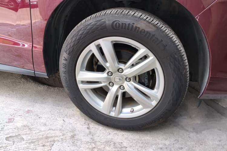 Used Acura RDX 2013 3.0L Two-Wheel Drive Elite Edition Right Front Wheel Hub