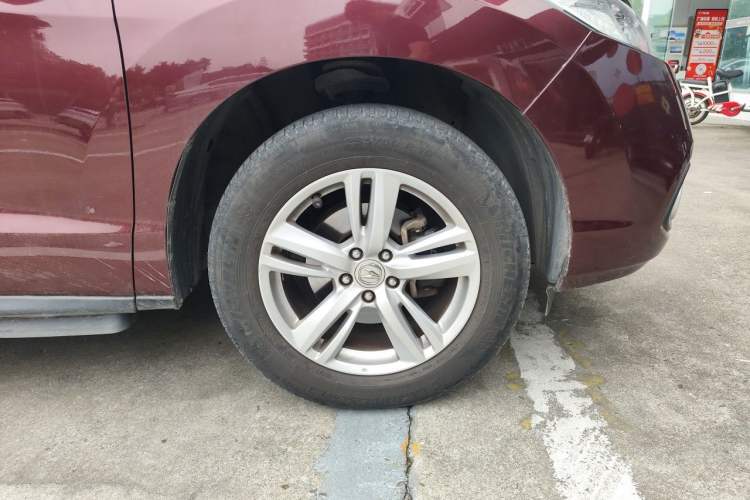 Used Acura RDX 2013 3.5L Four-Wheel Drive Luxury Edition Right Front Wheel Hub