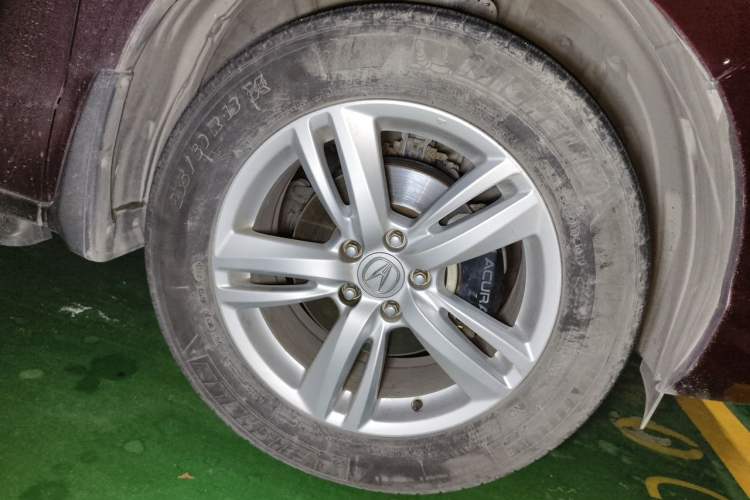 Used Acura RDX 2013 3.0L Two-Wheel Drive Elite Edition Right Front Wheel Hub
