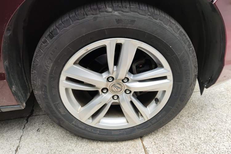 Used Acura RDX 2013 3.0L Two-Wheel Drive Elite Edition Right Front Wheel Hub