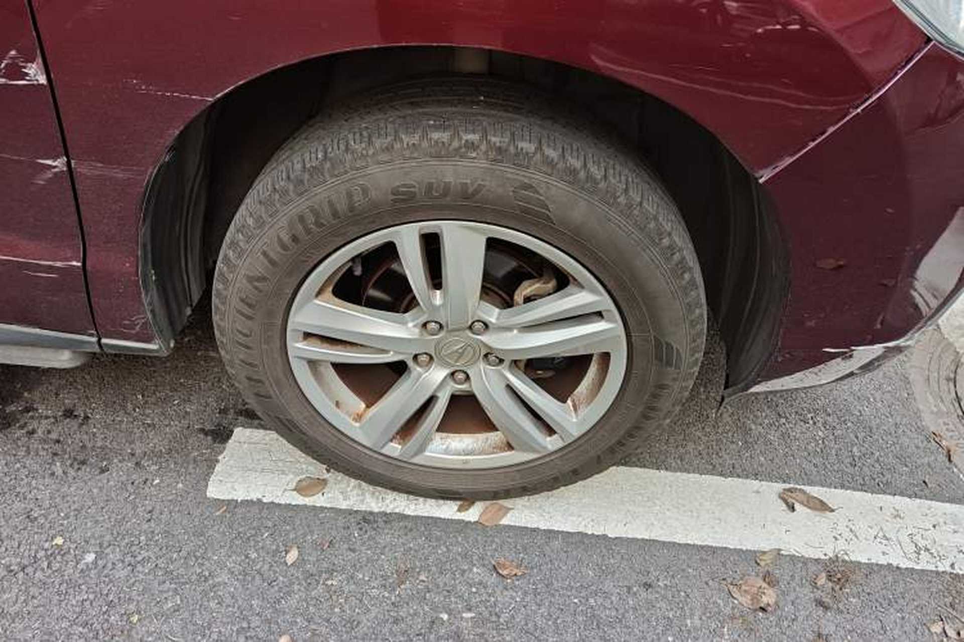 Used Acura RDX 2013 3.0L Two-Wheel Drive Elite Edition Right Front Wheel Hub