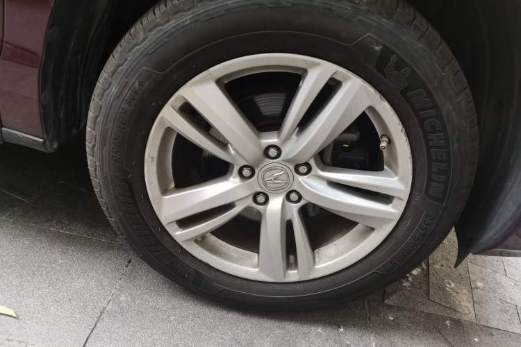 Used Acura RDX 2013 3.5L Four-Wheel Drive Luxury Edition Right Front Wheel Hub
