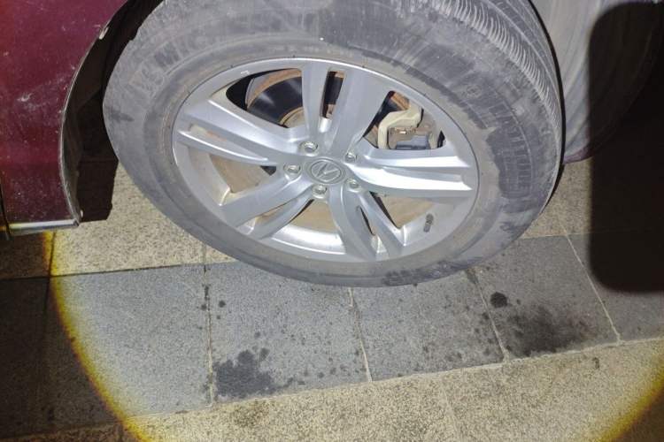 Used Acura RDX 2013 3.0L Two-Wheel Drive Elite Edition Right Front Wheel Hub