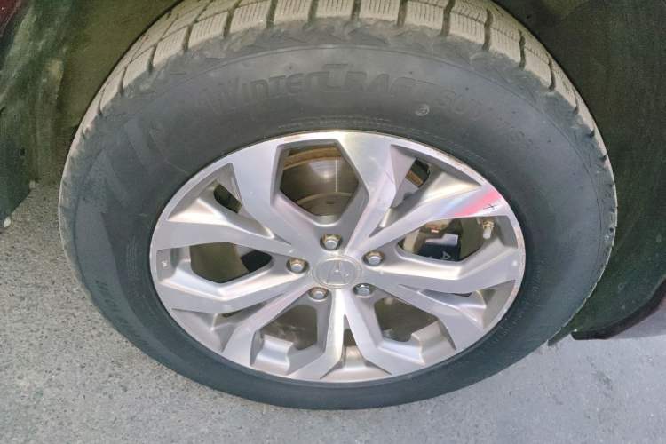 Used Acura RDX 2013 3.0L Two-Wheel Drive Elite Edition Right Front Wheel Hub