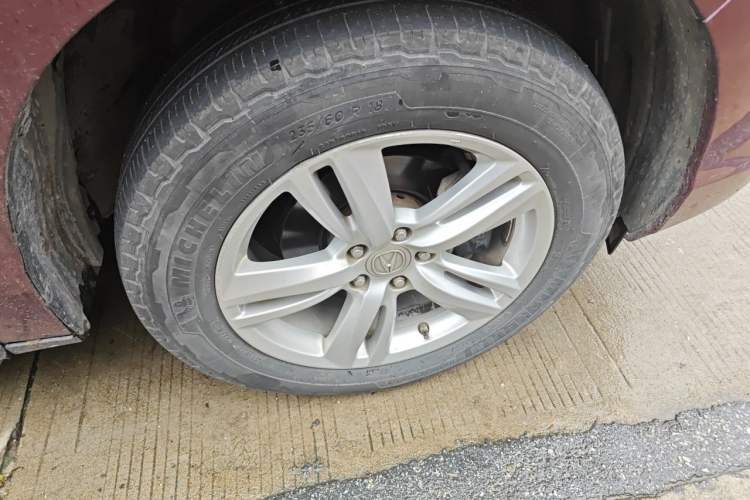 Used Acura RDX 2013 3.0L Two-Wheel Drive Elite Edition Right Front Wheel Hub