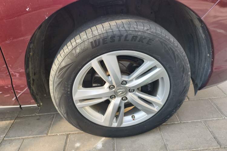 Used Acura RDX 2013 3.0L Two-Wheel Drive Elite Edition Right Front Wheel Hub
