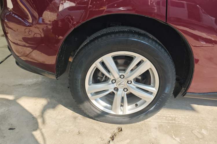 Used Acura RDX 2013 3.0L Two-Wheel Drive Elite Edition Right Rear Wheel Hub