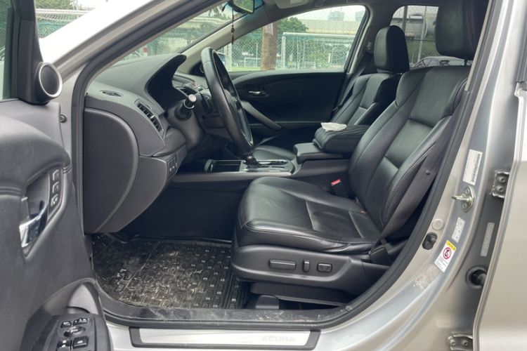 Used Acura RDX 2013 3.0L Two-Wheel Drive Elite Edition Interior 4