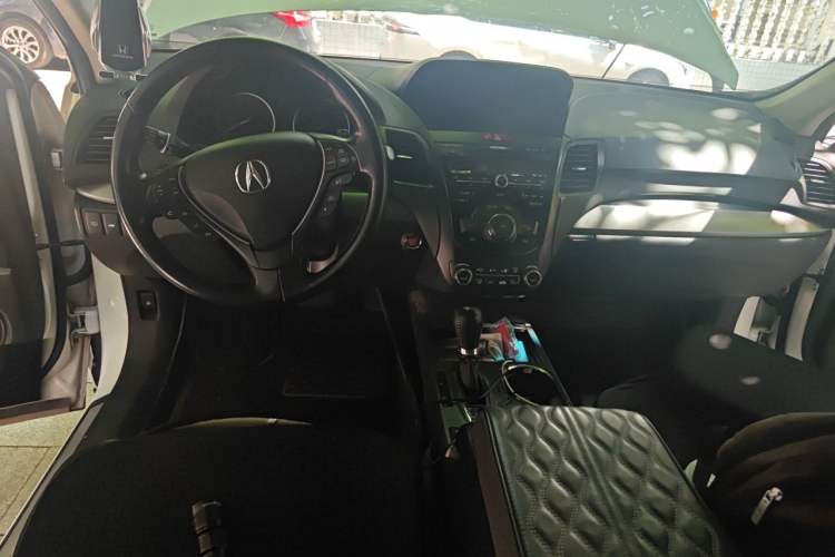 Used Acura RDX 2013 3.0L Two-Wheel Drive Elite Edition Center Console