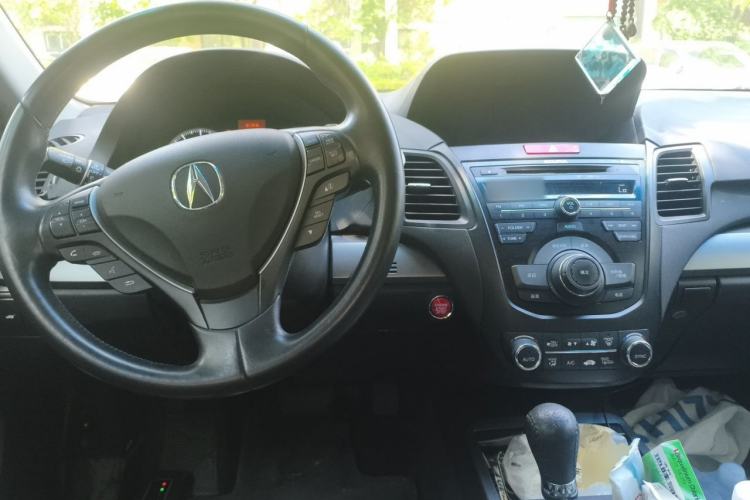 Used Acura RDX 2013 3.0L Two-Wheel Drive Elite Edition Center Console