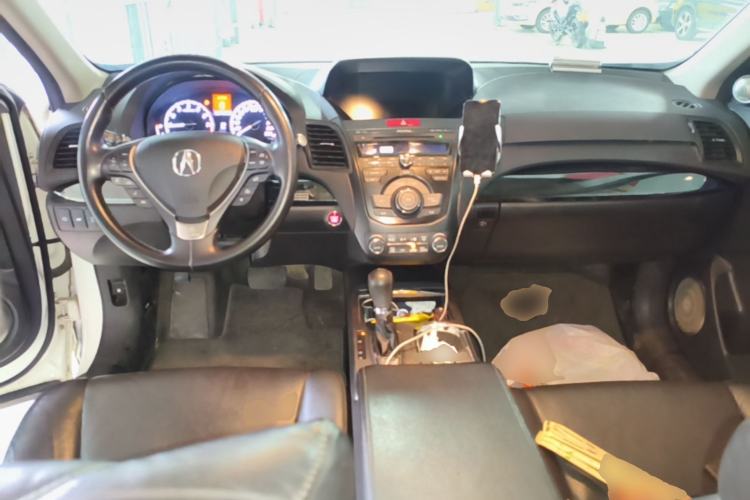 Used Acura RDX 2013 3.0L Two-Wheel Drive Elite Edition Center Console