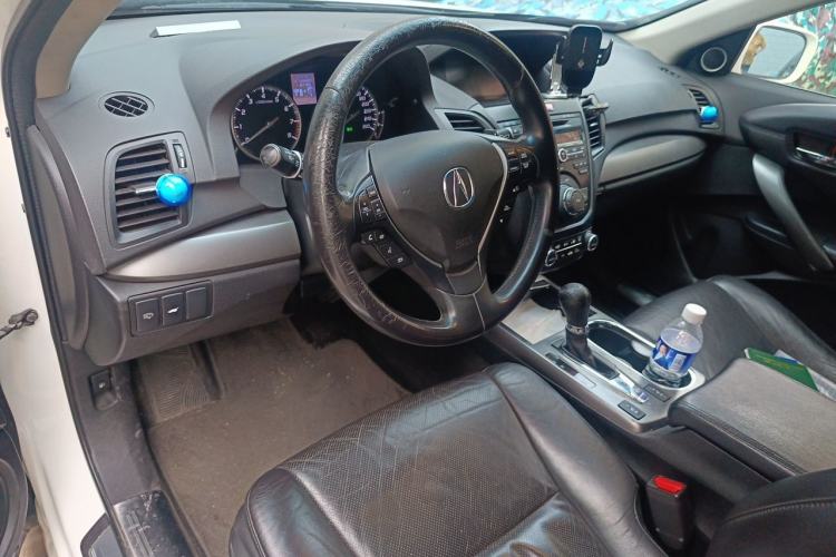 Used Acura RDX 2013 3.0L Two-Wheel Drive Elite Edition Center Console
