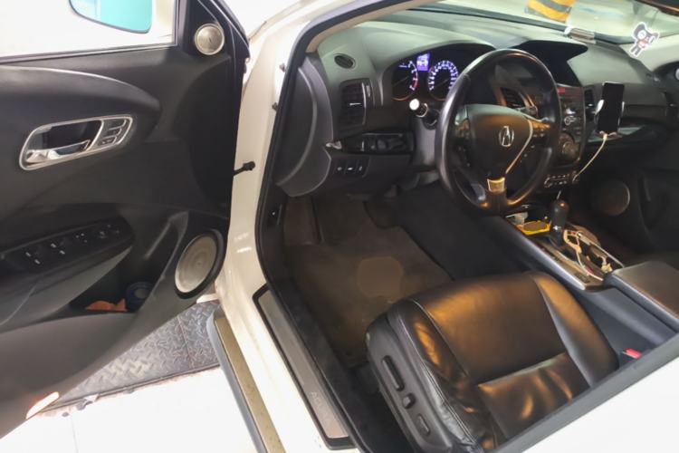 Used Acura RDX 2013 3.0L Two-Wheel Drive Elite Edition Driver Seat