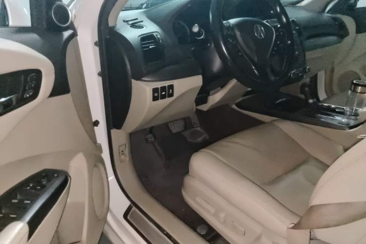 Used Acura RDX 2013 3.0L Two-Wheel Drive Elite Edition Driver Seat