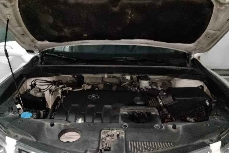 Used Acura RDX 2013 3.0L Two-Wheel Drive Elite Edition Engine Bay