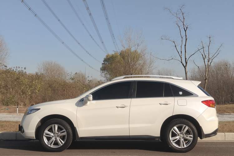 Used Acura RDX 2013 3.0L Two-Wheel Drive Elite Edition Exterior 5