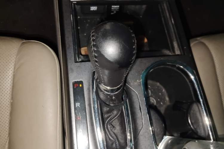 Used Acura RDX 2013 3.0L Two-Wheel Drive Elite Edition Gear Lever