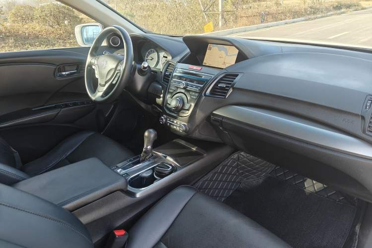 Used Acura RDX 2013 3.0L Two-Wheel Drive Elite Edition Interior 12