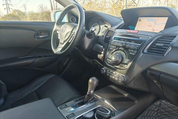 Used Acura RDX 2013 3.0L Two-Wheel Drive Elite Edition Interior 13
