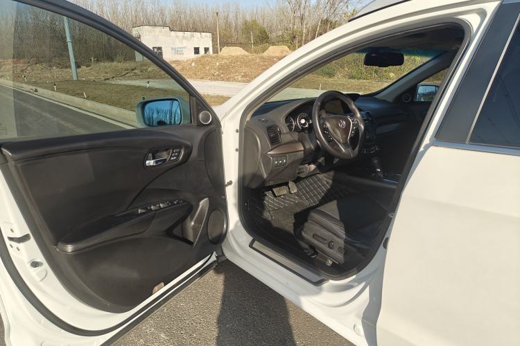 Used Acura RDX 2013 3.0L Two-Wheel Drive Elite Edition Interior 2