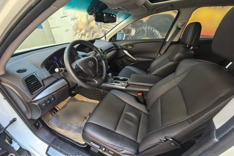 Used Acura RDX 2013 3.0L Two-Wheel Drive Elite Edition Interior 2