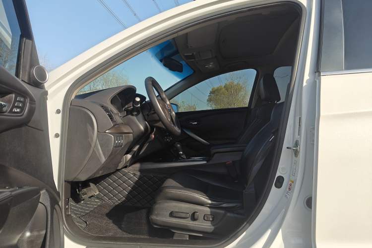 Used Acura RDX 2013 3.0L Two-Wheel Drive Elite Edition Interior 3