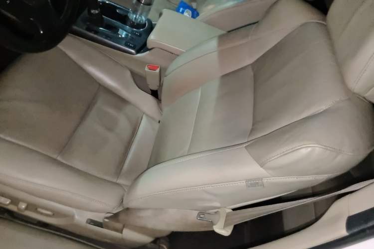 Used Acura RDX 2013 3.0L Two-Wheel Drive Elite Edition Left Front Seat