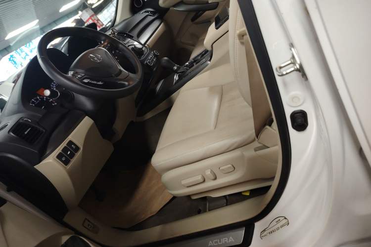 Used Acura RDX 2013 3.0L Two-Wheel Drive Elite Edition Left Front Seat