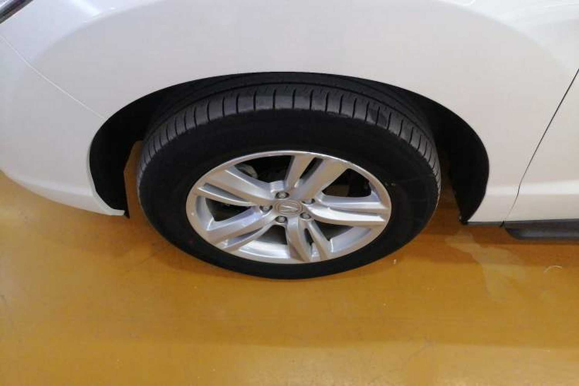 Used Acura RDX 2013 3.0L Two-Wheel Drive Elite Edition Left Front Wheel Hub