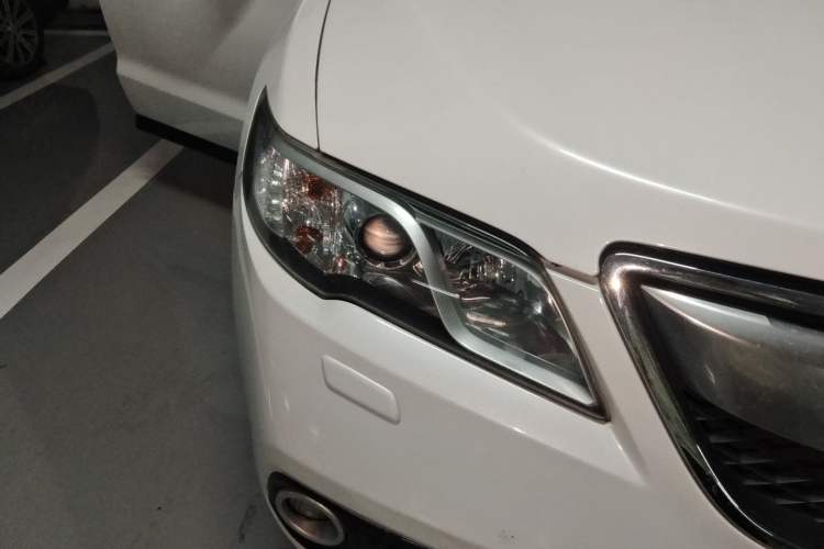 Used Acura RDX 2013 3.0L Two-Wheel Drive Elite Edition Right Front Headlight