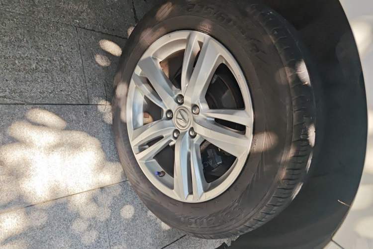 Used Acura RDX 2013 3.0L Two-Wheel Drive Elite Edition Right Front Wheel Hub