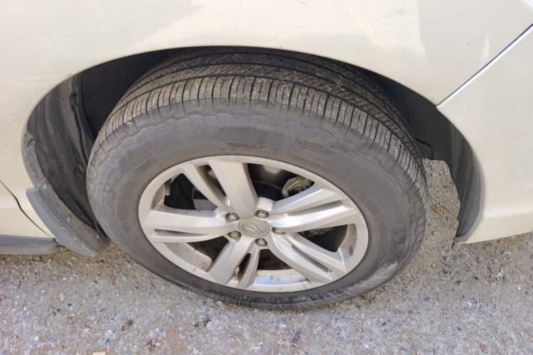 Used Acura RDX 2013 3.0L Two-Wheel Drive Elite Edition Right Front Wheel Hub