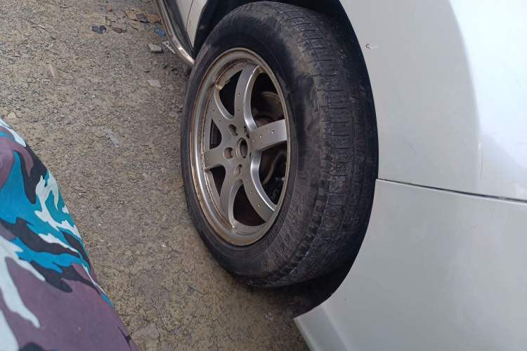 Used Acura RDX 2013 3.0L Two-Wheel Drive Elite Edition Right Front Wheel Hub