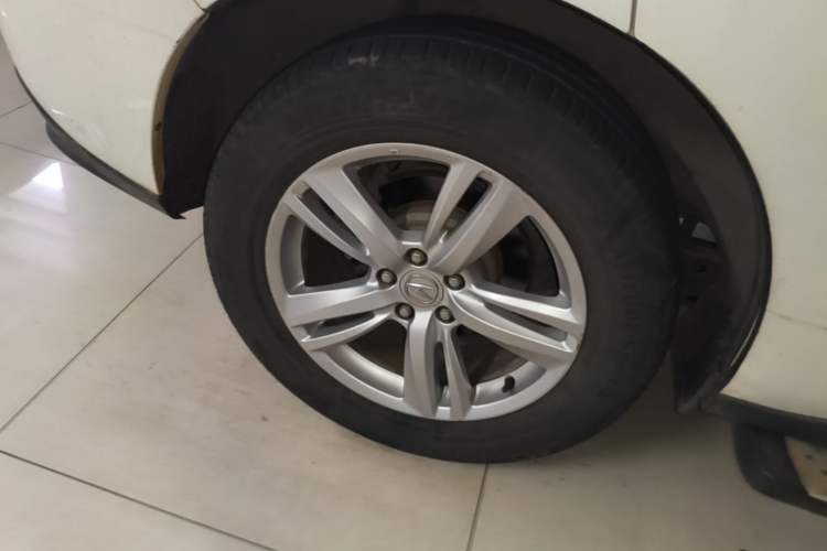 Used Acura RDX 2013 3.0L Two-Wheel Drive Elite Edition Right Rear Wheel Hub
