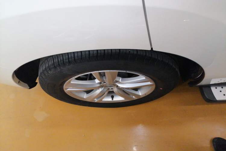 Used Acura RDX 2013 3.0L Two-Wheel Drive Elite Edition Right Rear Wheel Hub