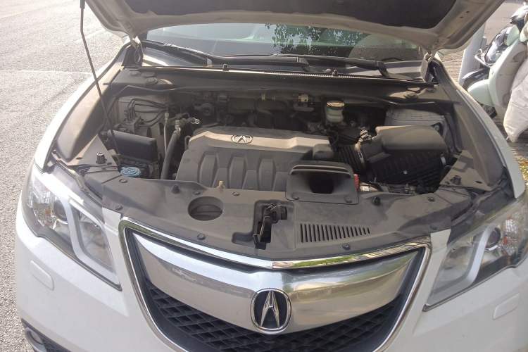 Used Acura RDX  Engine Bay