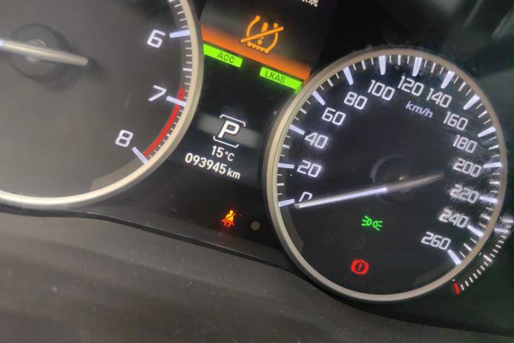 Used Acura RDX 2016 3.0L Four-Wheel Drive Deluxe Edition Odometer Close Up