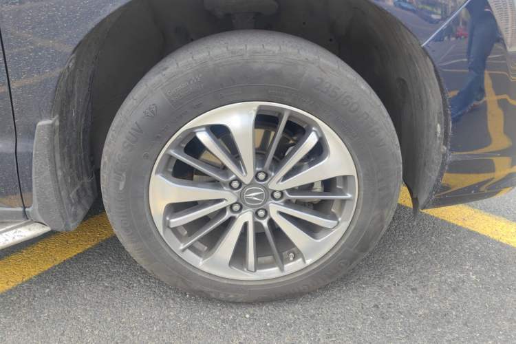 Used Acura RDX 2016 3.0L Four-Wheel Drive Deluxe Edition Right Front Wheel Hub