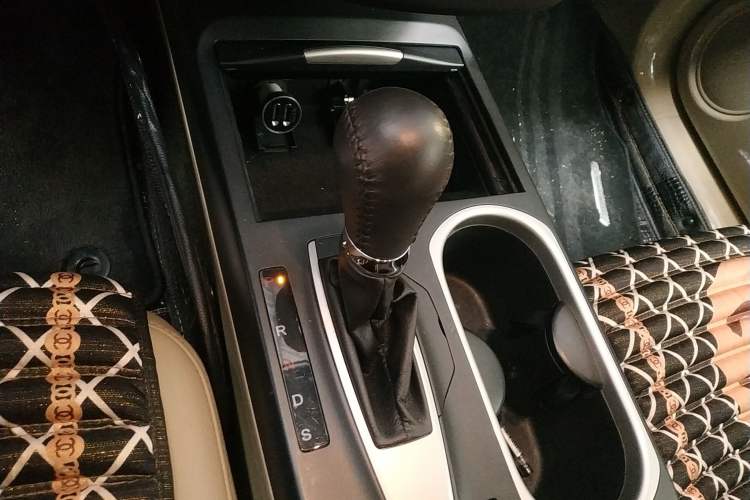 Used Acura RDX 2016 3.0L Four-Wheel Drive Deluxe Edition Gear Lever