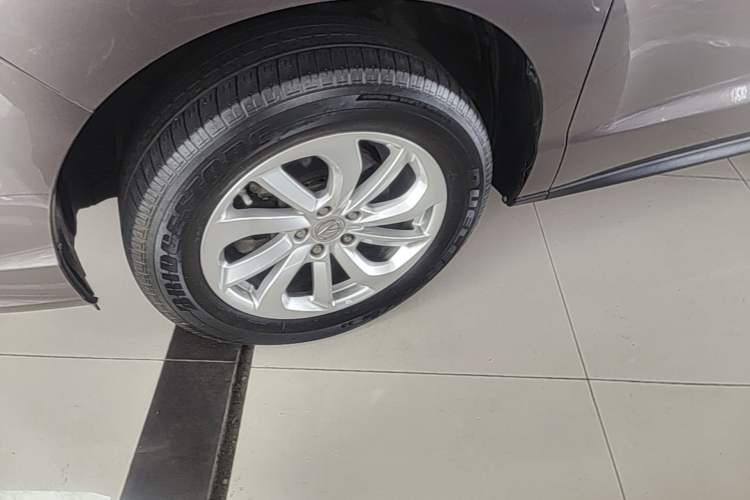 Used Acura RDX 2016 3.0L Two-Wheel-Drive Elite Edition Left Front Wheel Hub