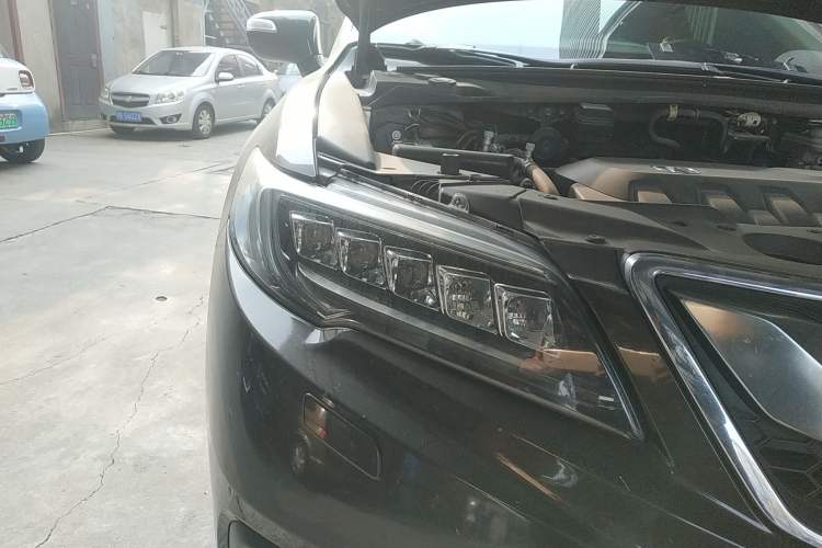 Used Acura RDX 2016 3.0L Four-Wheel Drive Deluxe Edition Right Front Headlight
