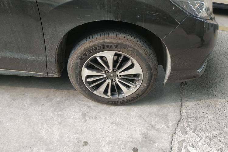 Used Acura RDX 2016 3.0L Four-Wheel Drive Deluxe Edition Right Front Wheel Hub