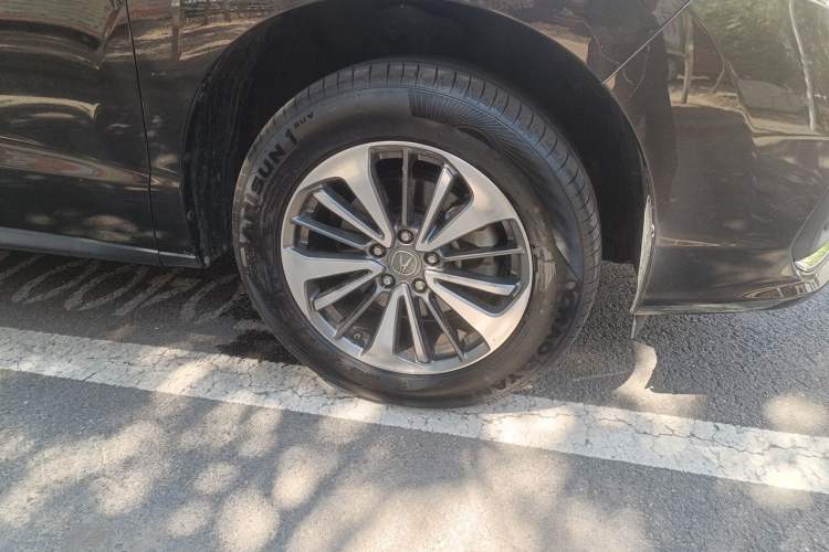 Used Acura RDX 2016 3.0L Four-Wheel Drive Deluxe Edition Right Front Wheel Hub